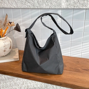 Sac hobo en toile à carreaux noir et blanc pour femme style décontracté et chic