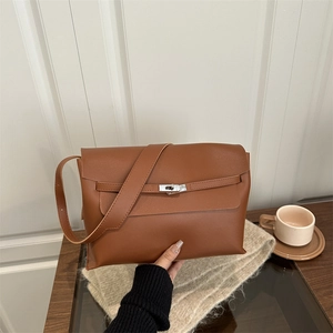 Women Shoulder Bag PU Leather Twist Lock Flap Crossbody Bag Commuter Minimalist Elegant Solid Color Underarm Bag