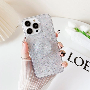 Dettaglio custodia glitter argento per iPhone 16 Pro Max con supporto pop trasparente