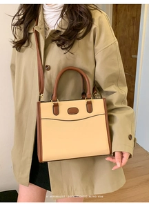 Vista dettagliata della borsa tote retrò bicolore beige e marrone con cuciture a contrasto