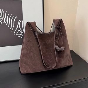 Large capacity dark brown tote bag with contrast stitching and leather tassel charm