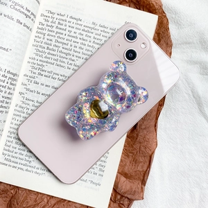 Supporto per telefono a forma di orso 3D glitterato con cuore dorato su smartphone viola