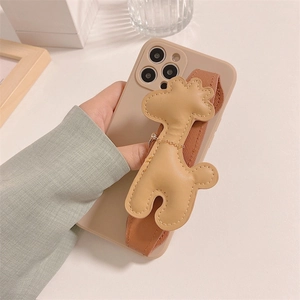 Coque iPhone élégante avec dragonne en cuir motif cerf pour une prise en main stylée