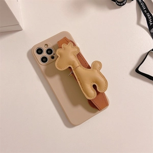 Coque iPhone motif litchi avec bracelet caniche 3D mignon en beige et marron clair