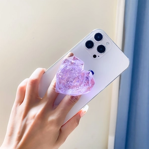 Detail of purple heart-shaped telescopic phone grip with glitter and multifaceted cutting