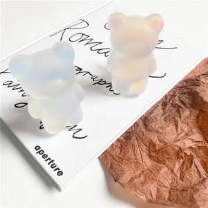 Macro shot of 3D gradient laser matte bear-shaped phone grip with iridescent finish
