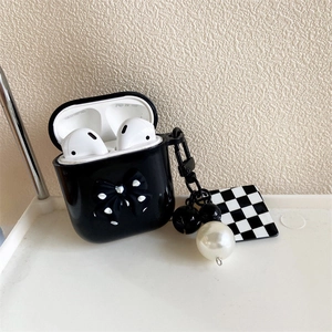 Funda negra de silicona para AirPods Pro con lazo de lunares y colgante de perlas