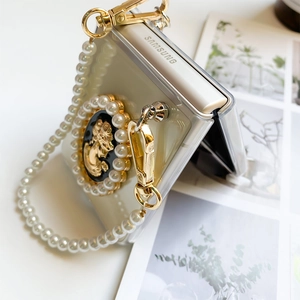 Detail of Galaxy Z Flip 3 case with pearl bracelet and vintage gold relief charm