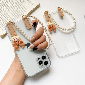 Coque iPhone transparente avec dragonne en perles élégante et breloque fille mignonne