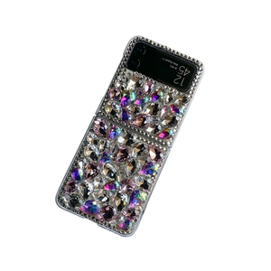 Luxuriöse Strass-Hülle für Samsung Galaxy Z Flip mit bunten AB-Kristallen auf weißem Grund