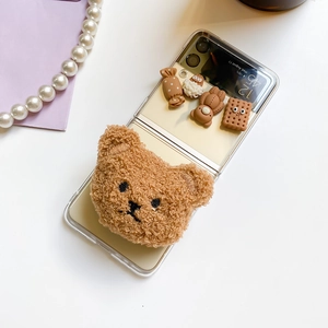 Détail de la coque Galaxy Z Flip avec tête d'ours en peluche et charmes mignons