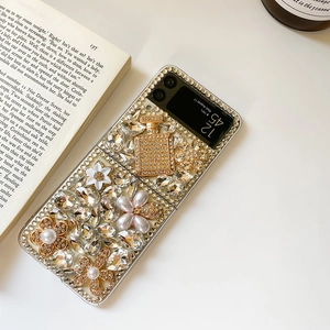Detail of luxury rhinestone bear and pearl flower on Samsung Z Flip folding case