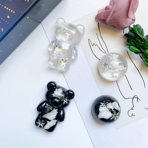 Transparent bear phone grip with sparkling snowflakes and resin finish for smartphones