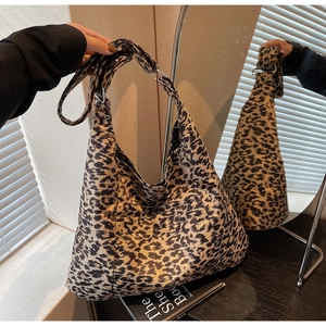 Detail of hobo tote bag with classic leopard print pattern and adjustable wide strap