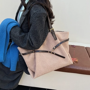 Minimalist beige fleece tote bag with brown leather straps for autumn and winter style