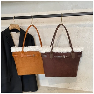 Detail of suede tote bags with white faux fur trim in tan and dark brown colors