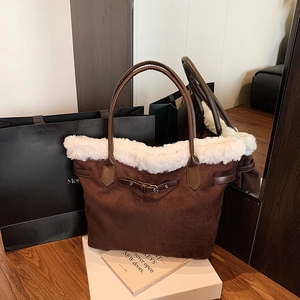Grand Sac Fourre-Tout Femmes Daim Matériau PU Bordure Fausse Fourrure Sac À Main Épaule Hiver Style Rétro Minimaliste