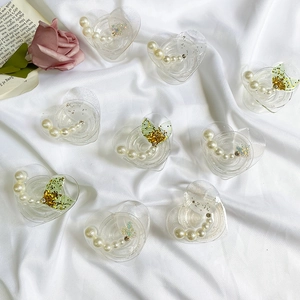 Heart-shaped expandable phone grip with pearls and glitter butterfly decoration