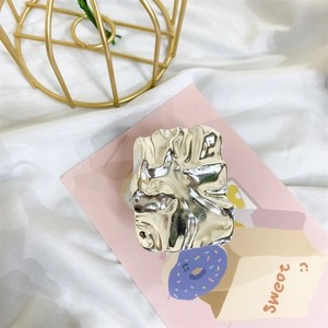 Metallic silver pleated phone socket stand with irregular folding design on pink card