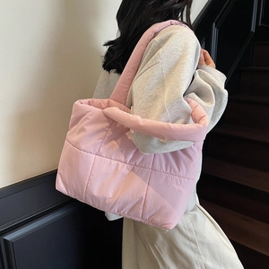 Borsa tote imbottita rosa da donna capiente borsa a tracolla alla moda per l'autunno