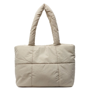 Borsa tote trapuntata beige con manici imbottiti e stile invernale minimalista