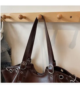 Detailed view of the dark brown retro tote bag with metal eyelets and reinforced handles