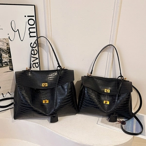 Sac fourre-tout noir à motif crocodile avec fermoir rotatif doré en deux tailles