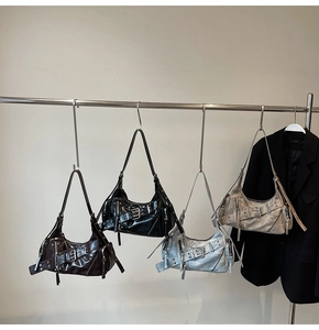 Sacs hobo chic style vintage avec boucles métalliques et fermetures en divers coloris