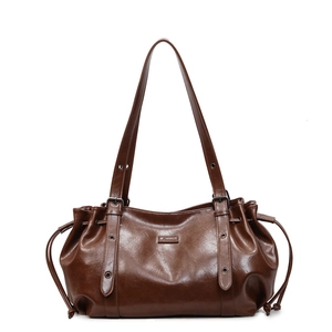 Sac fourre-tout marron vintage en similicuir brillant avec cordons de serrage