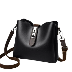 Sac seau élégant en cuir noir avec bandoulière marron et fermoir métallique femme