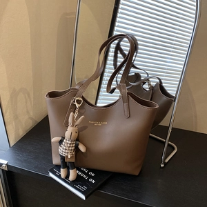 Women Large Capacity Tote Bag PU Leather Shoulder Handbag Minimalist Casual Trendy Gold Letter Detail Rabbit Pendant