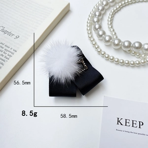 Support de téléphone nœud noir avec pompon en fourrure blanche et charme cœur, 58,5mm