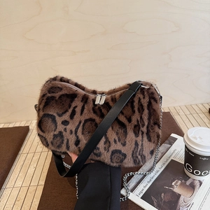 Sac À Épaule En Fausse Fourrure Léopard Vintage Peluche Sac Baguette Avec Chaîne En Métal Pour Femme Hiver Décontracté Sous Le Bras