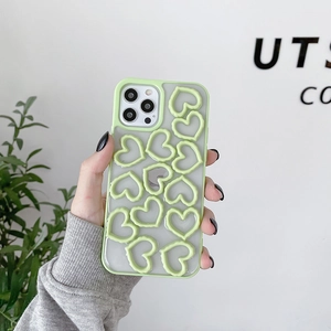 Hellgrüne iPhone Hülle mit 3D hohlen Herz-Anhängern und halbtransparenter Rückseite