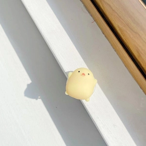 Support de téléphone rétractable en silicone souple motif petit poussin jaune