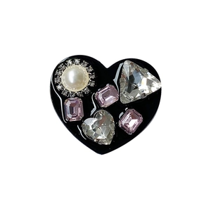 Luxury heart-shaped rhinestone phone socket with pearl and pink gems for mobile devices