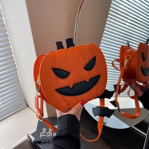 Kürbisform Umhängetasche PU Leder Halloween Schultertasche Mit Fledermausflügel Gurt Für Frauen Festival Party Neuheit Rund