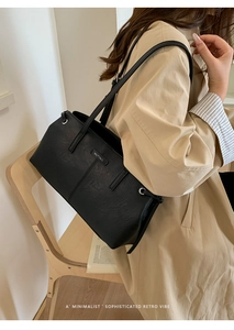 Black retro minimalist shoulder bag featuring Muting logo and elegant leather strap