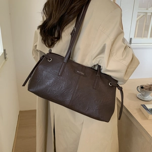 Chic dark brown vintage shoulder bag with large capacity and elegant pleated texture