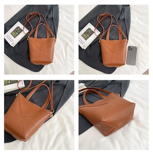 Vues détaillées d'un sac seau marron avec coutures géométriques et bandoulière réglable