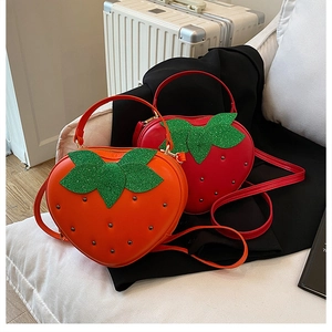 Sacs fraises à la mode en rouge et orange avec des détails de feuilles vertes pailletées