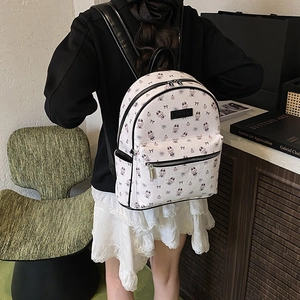 Sac à dos d'étudiante crème chic avec motifs de lapins et bretelles noires contrastées