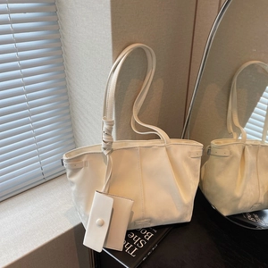 Sac Fourre-tout Minimaliste En Cuir PU Pour Femmes Grande Capacité Sac À Bandoulière Plissé Sous L'aisselle Avec Pochette Assortie