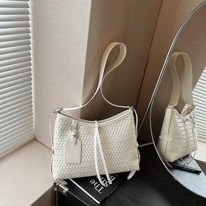 Women Woven Shoulder Bag PU Leather Crossbody Handbag Commuter Simple Versatile Fashion Bag With Tassel Tag