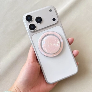 Magnetische Handyhalterung mit rosa Marmormuster auf mattem iPhone Gehäuse