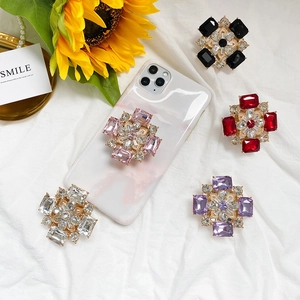 Cinq supports de téléphone vintage avec strass luxueux et motifs floraux élégants