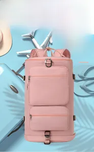 Sac de voyage rose avec séparation sec-humide et compartiment à chaussures en décor vacances