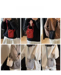 Vues détaillées de sacs bandoulière avec cordon de serrage et poches zippées en couleurs