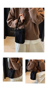 Détail du tissu en nylon résistant et poche à cordon sur ce sac bandoulière noir sportif