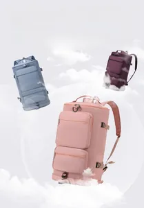 Détail de trois sacs de voyage légers en nylon de 0,55kg avec plusieurs poches avant